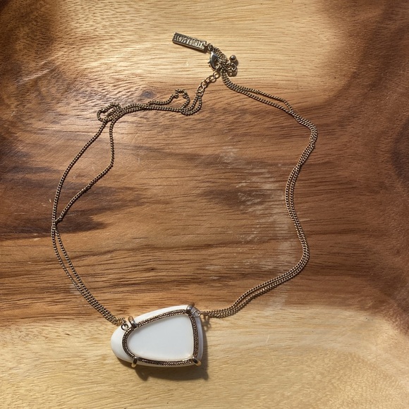 Kendra Scott Vintage White Maude Necklace. - Picture 3 of 4